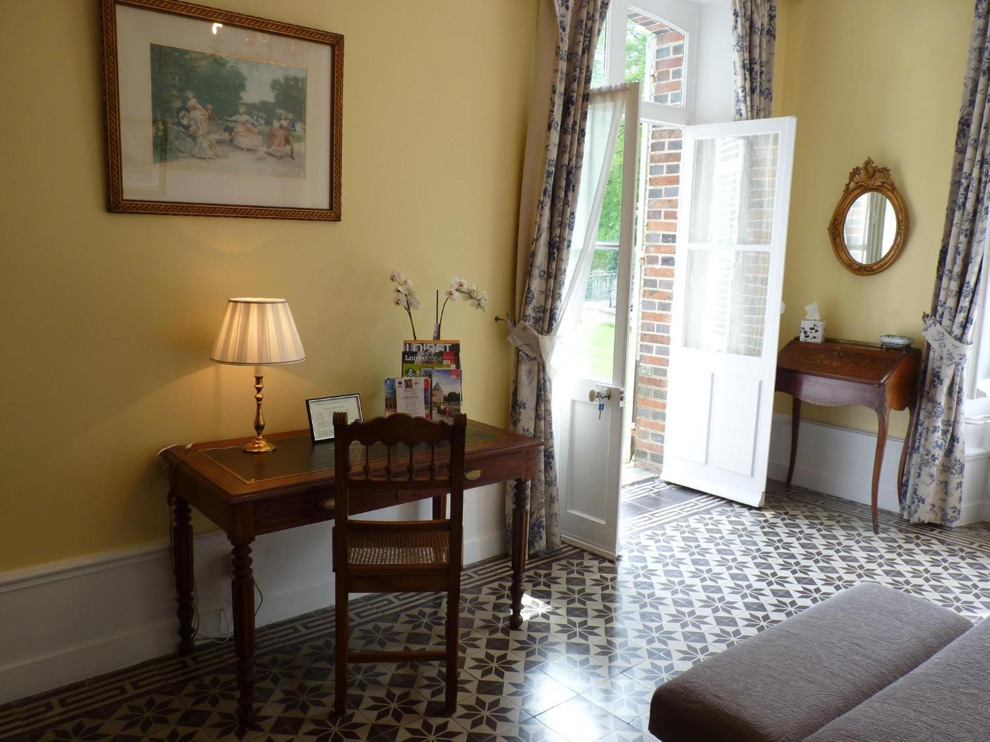 Le Clos Saint Nicolas Château-Renard Habitación foto
